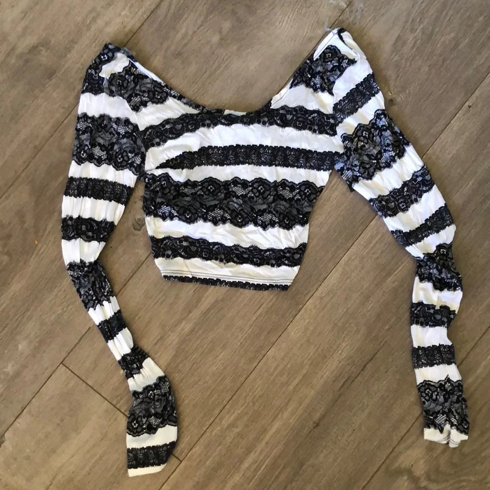 Cropped Top - Picture 1 of 2